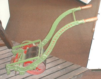 This Samuelson's "Favorite" can be seen at Banbury Museum. At the front of the mower can be seen the bracket that supported the wooden grass catching box and which was also used to attach the pulling rope. The bracket is folded back here to save space in the museum.