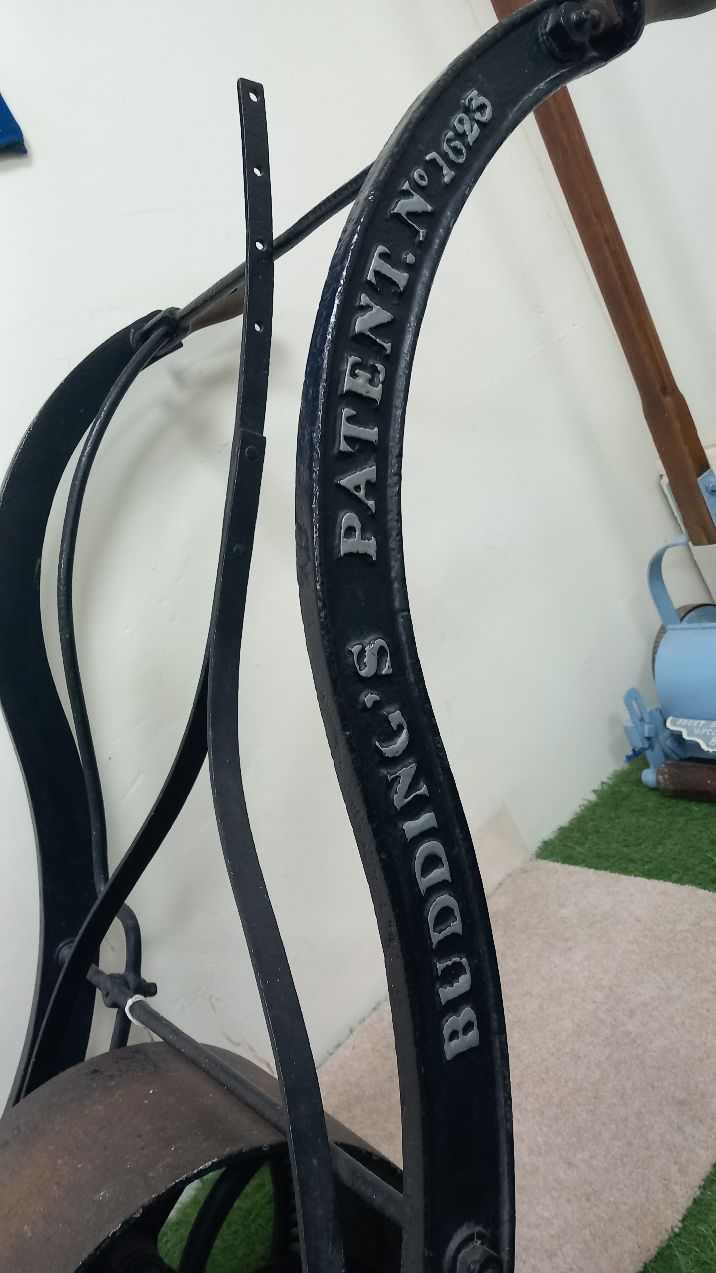 Budding Patent Lawnmower No 1623 - Handles