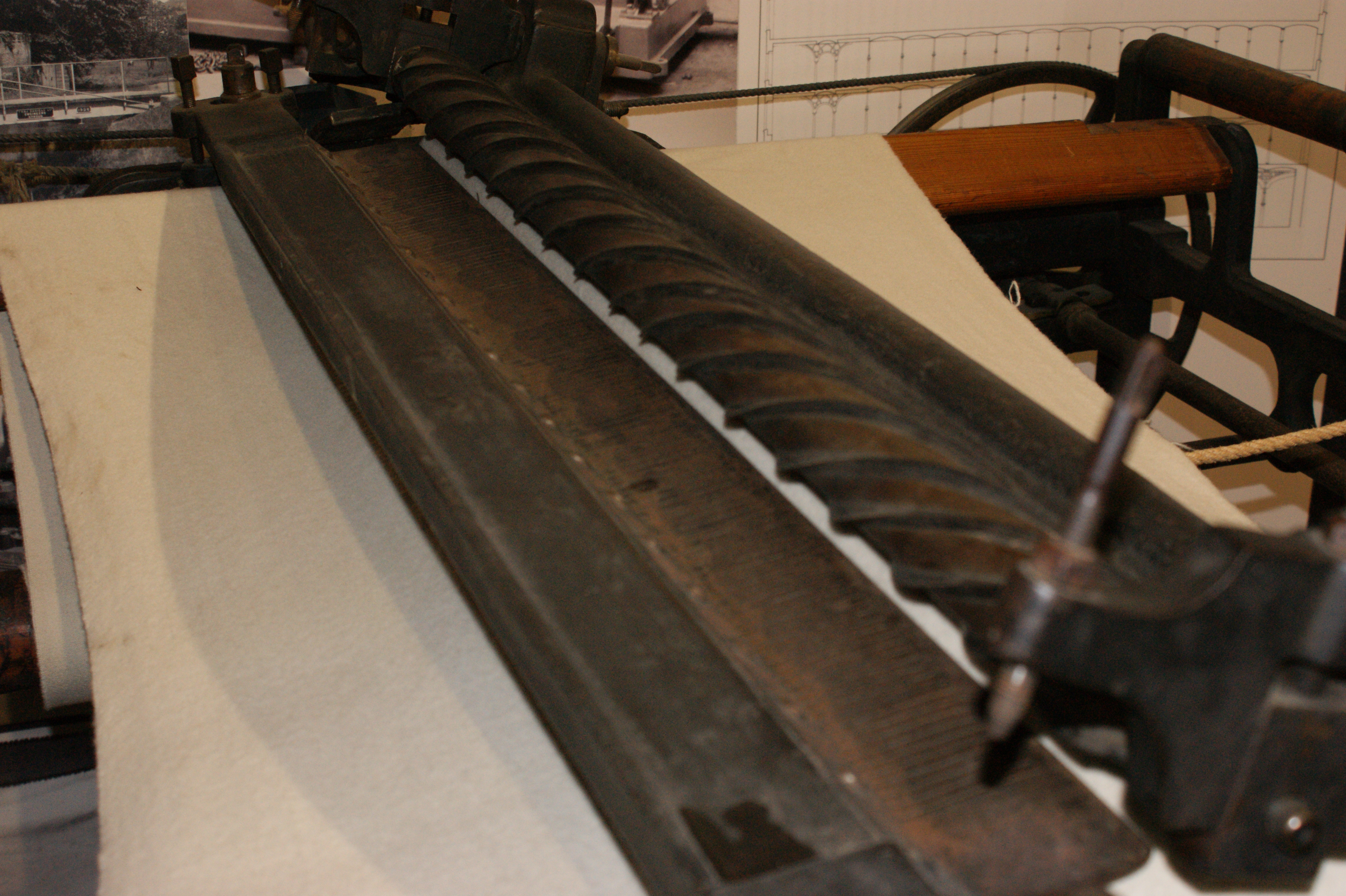 Lewis Cross Cutter Mechanism